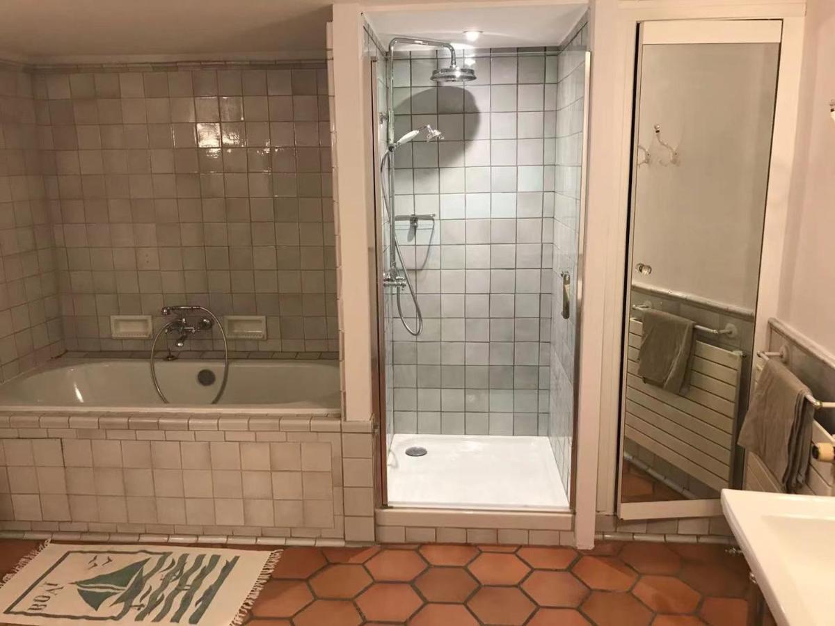 Séjour chez l'habitant Penthouse Privée Couple Ou Famille- La Maison Searle à Tourtour